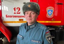Фото - Пожарный в Амурской области остановил неуправляемый погрузчик и спас водителя